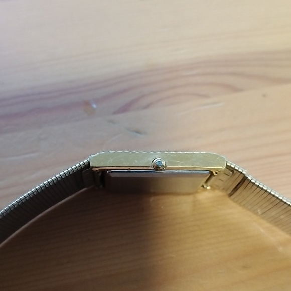 Vtg Wittnauer Quartz Gold & Black face w/ diamonds @ 12&6. HT4478 Swiss 9782 - Picture 10 of 14